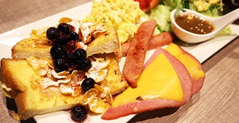【新莊美食】豐滿咖啡早午餐｜特大份量澎湃早午餐！（店長是貝哥拜把兄弟）