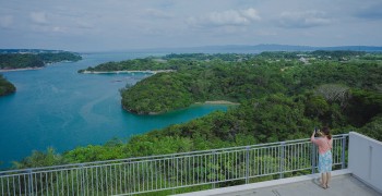 【沖繩美食】DRIVE IN RIKARIKA-WARUMI｜遠眺古宇利大橋谷灣海景